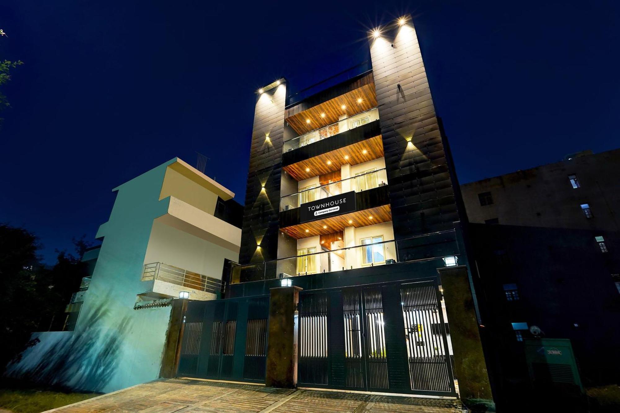 Super Townhouse Sector 104 Noida Hotel Exterior foto