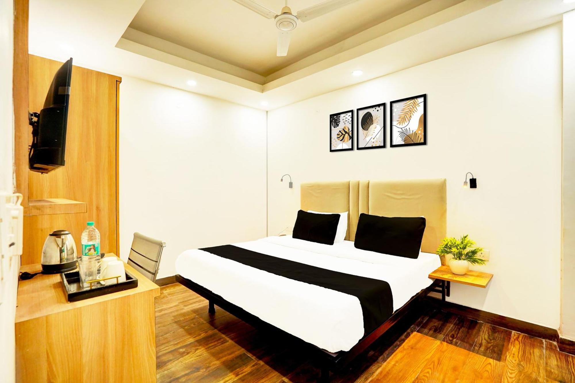 Super Townhouse Sector 104 Noida Hotel Exterior foto