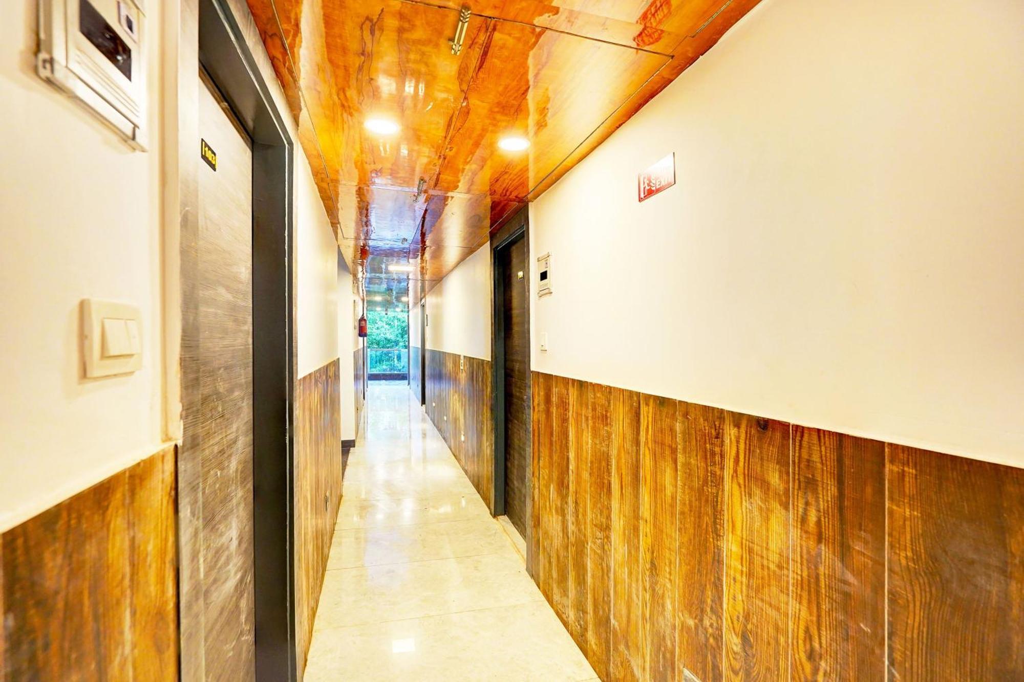 Super Townhouse Sector 104 Noida Hotel Exterior foto