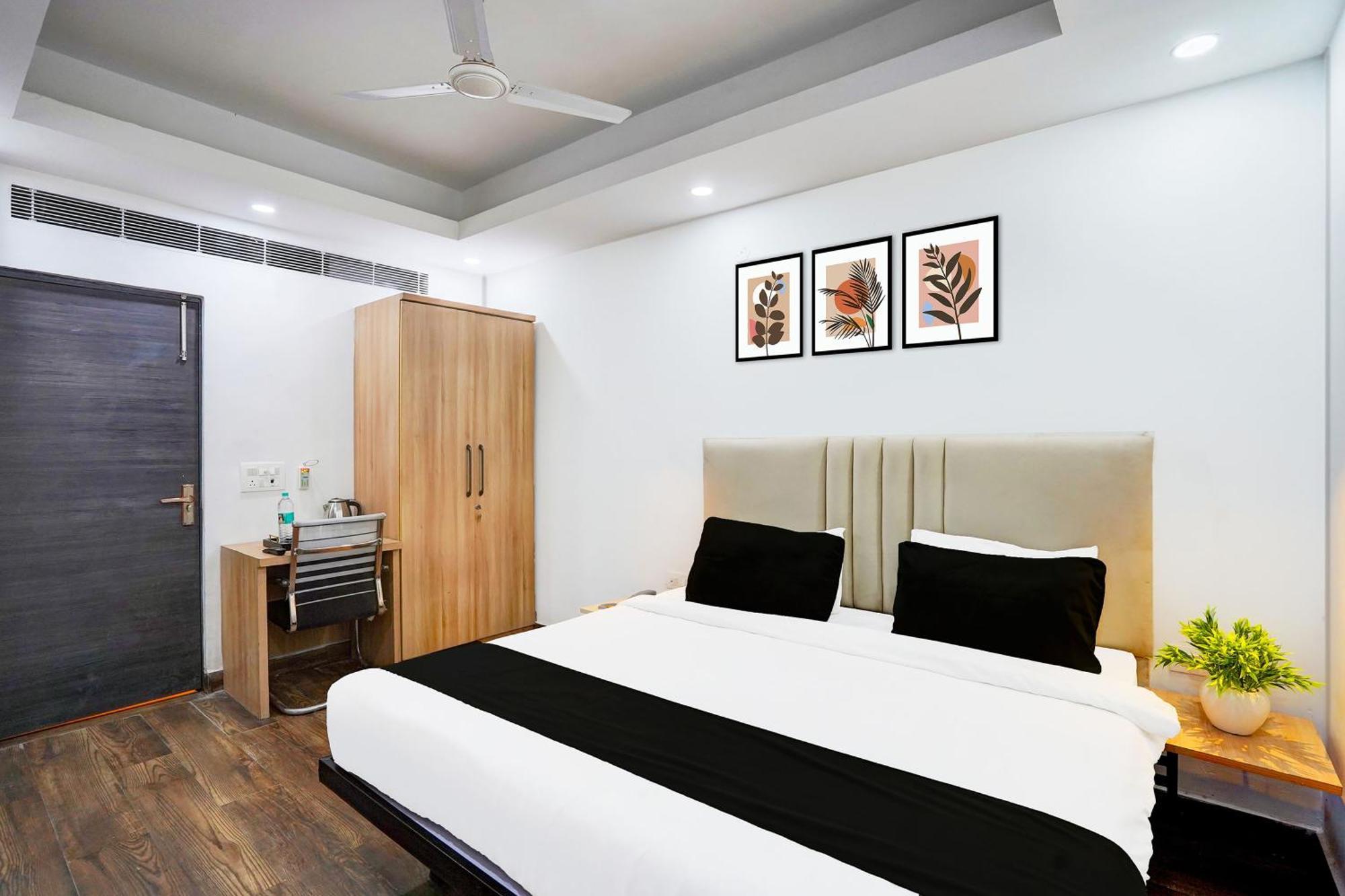 Super Townhouse Sector 104 Noida Hotel Exterior foto