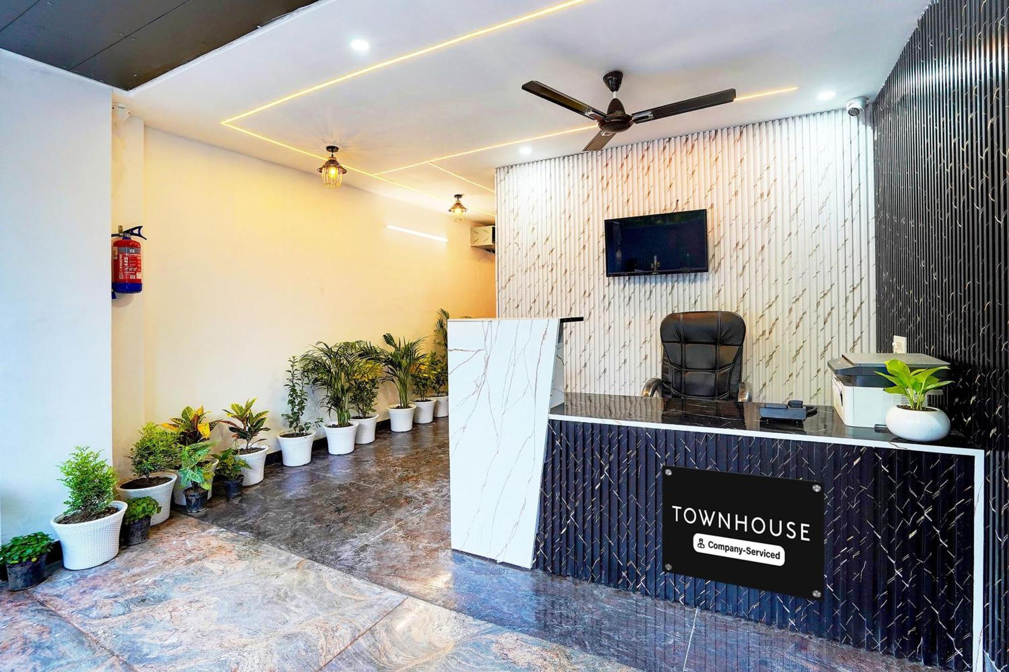 Super Townhouse Sector 104 Noida Hotel Exterior foto