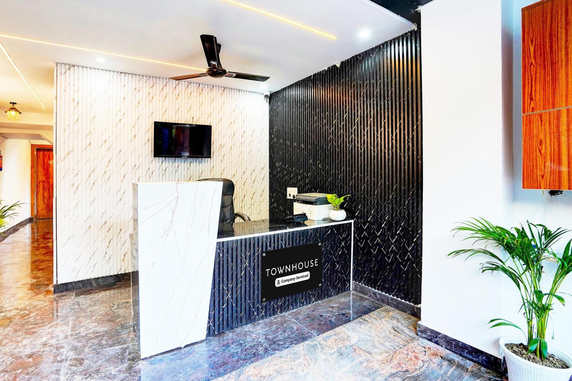 Super Townhouse Sector 104 Noida Hotel Exterior foto