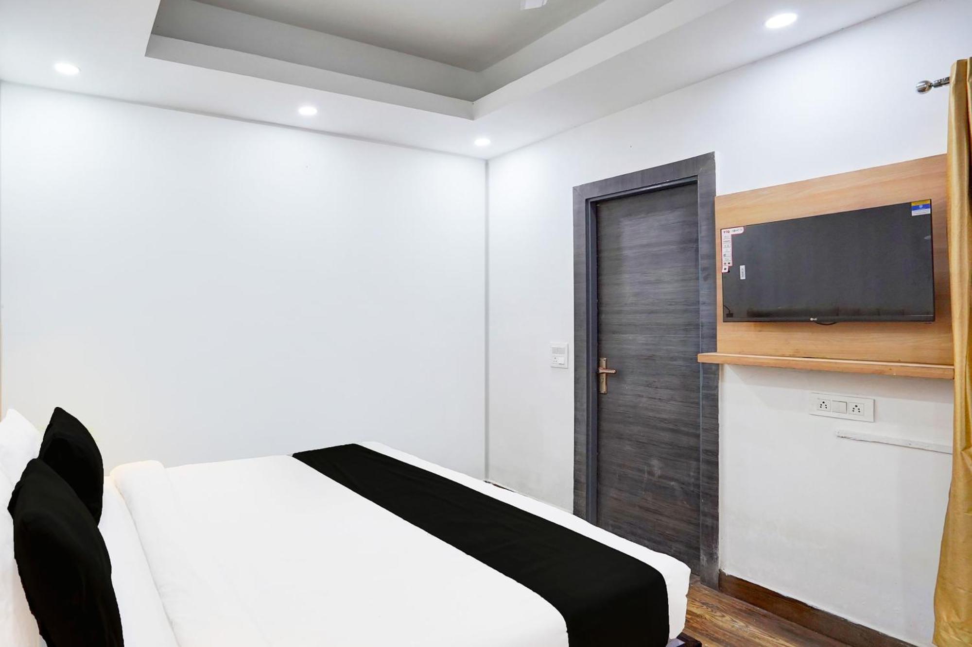 Super Townhouse Sector 104 Noida Hotel Exterior foto