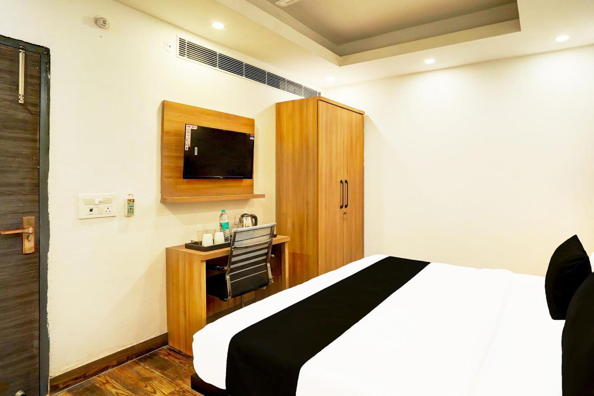 Super Townhouse Sector 104 Noida Hotel Exterior foto