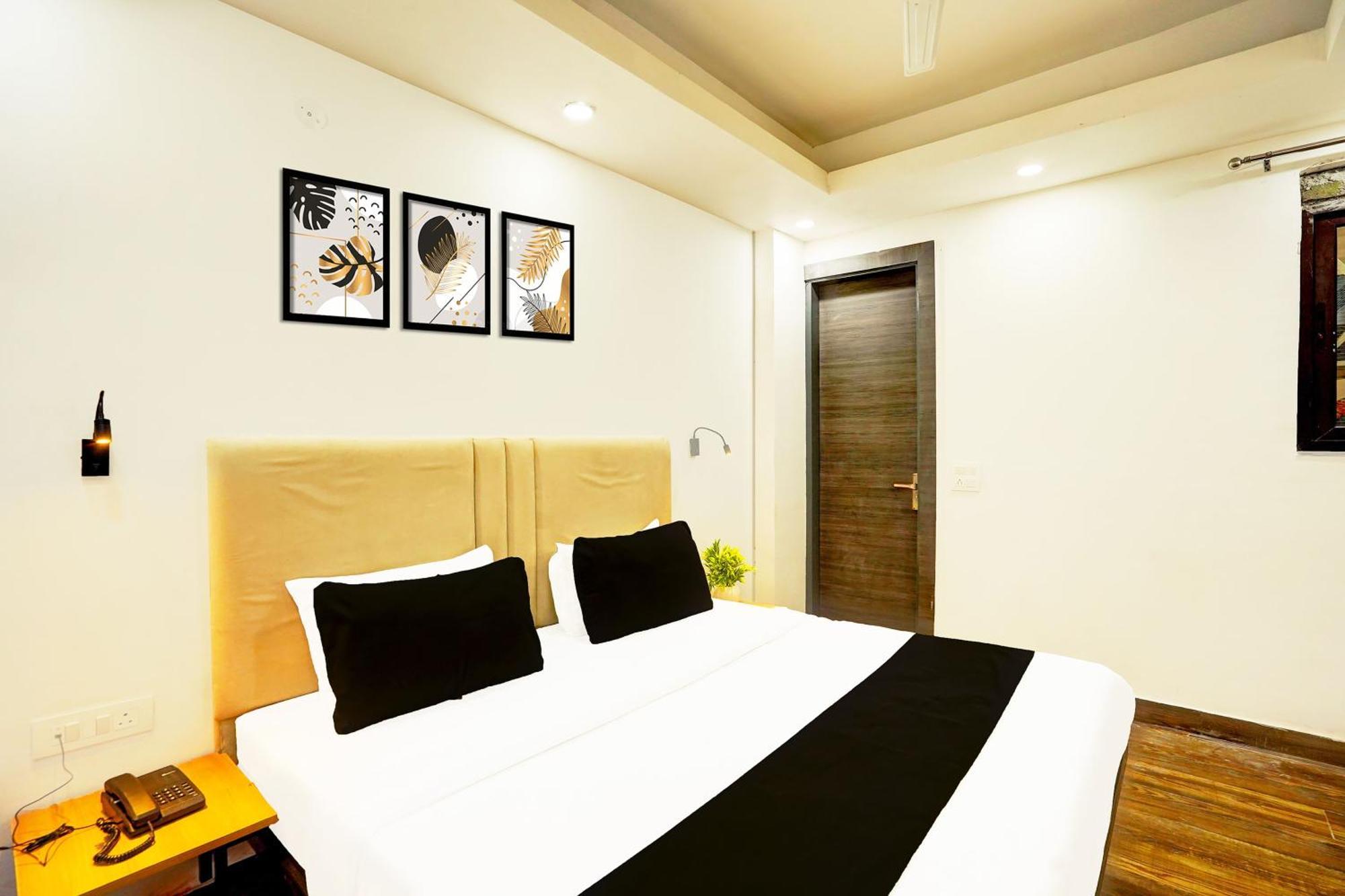 Super Townhouse Sector 104 Noida Hotel Exterior foto
