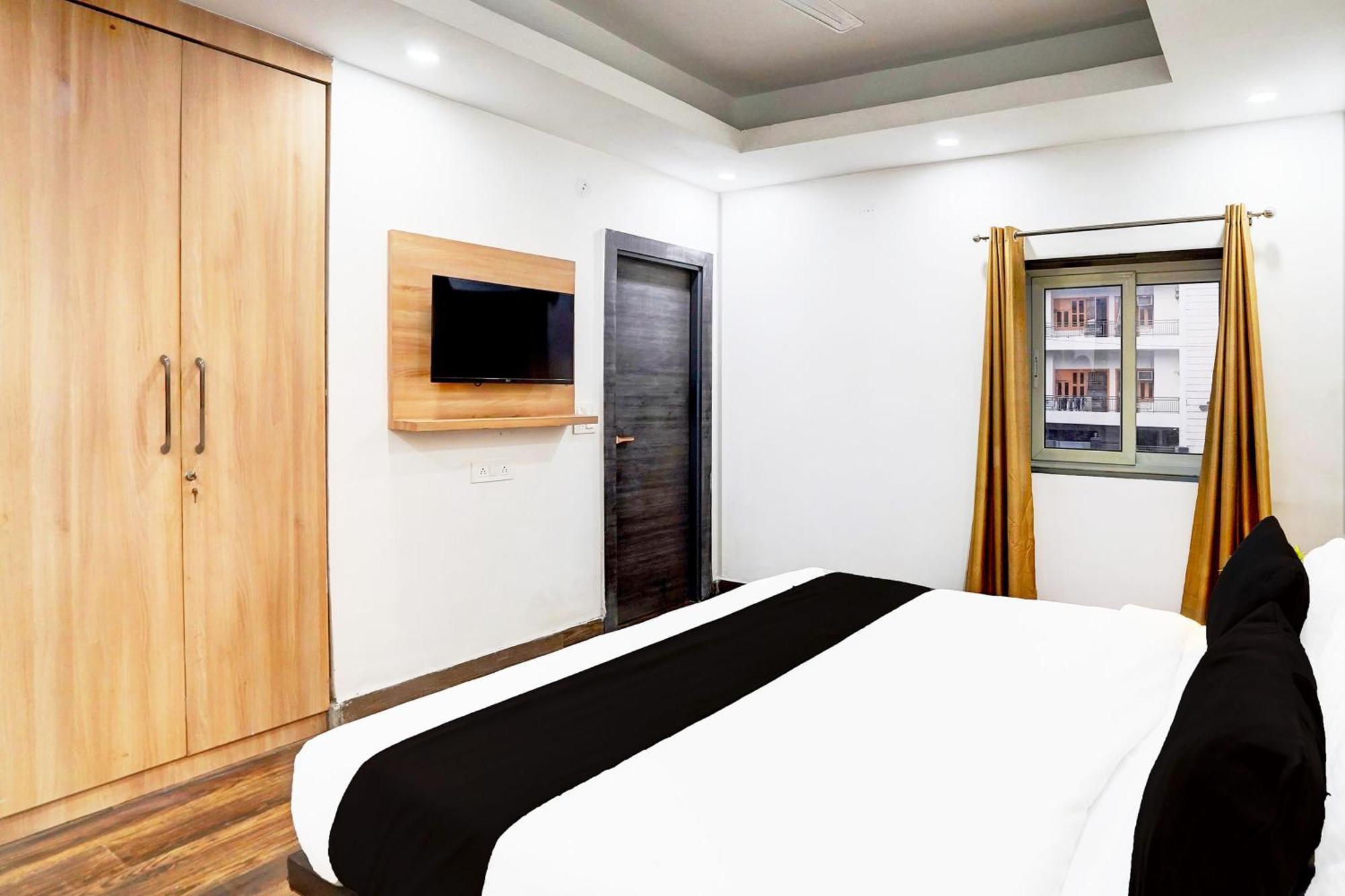 Super Townhouse Sector 104 Noida Hotel Exterior foto